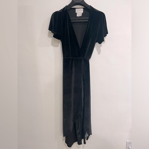 bhldn black velvet dress Boden Women's Jocelyn Short Velvet Dress in Black main image 0